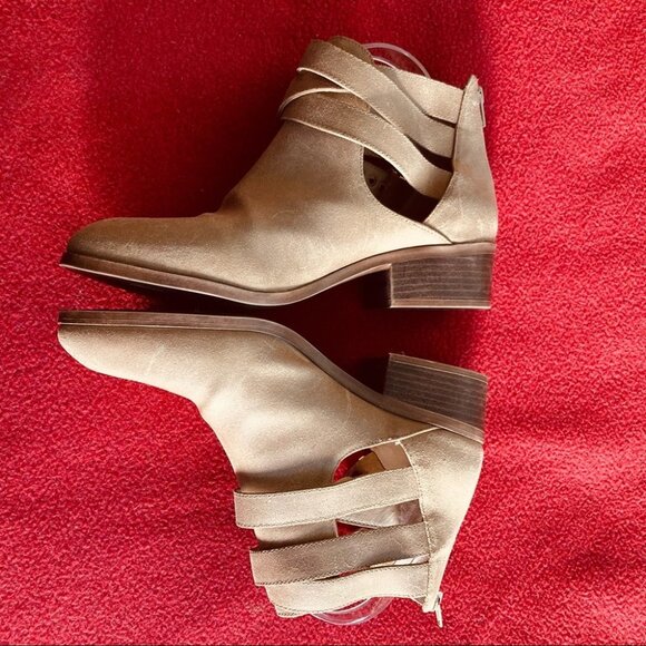 SEYCHELLES Sz 10  Strap Golden Details Buckles Zipper Stacked Heel Booties - Picture 4 of 11